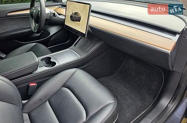 Седан Tesla Model 3 2023 в Львове