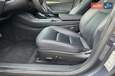 Седан Tesla Model 3 2023 в Львове