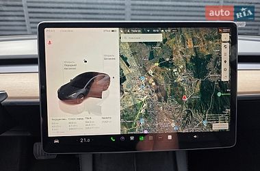 Седан Tesla Model 3 2023 в Львове
