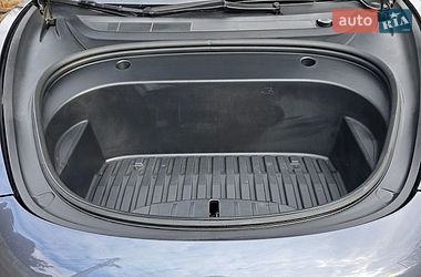 Седан Tesla Model 3 2023 в Львове