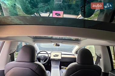 Седан Tesla Model 3 2023 в Львове