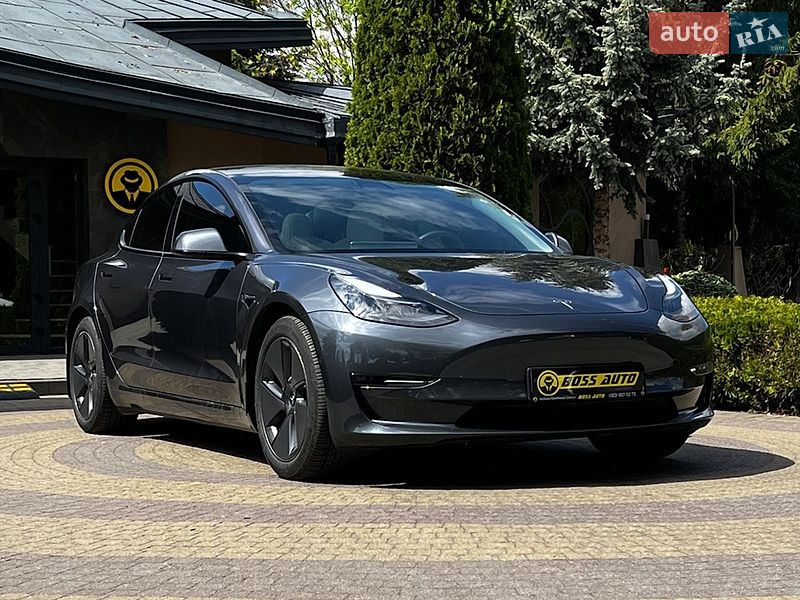 Tesla Model 3 2022