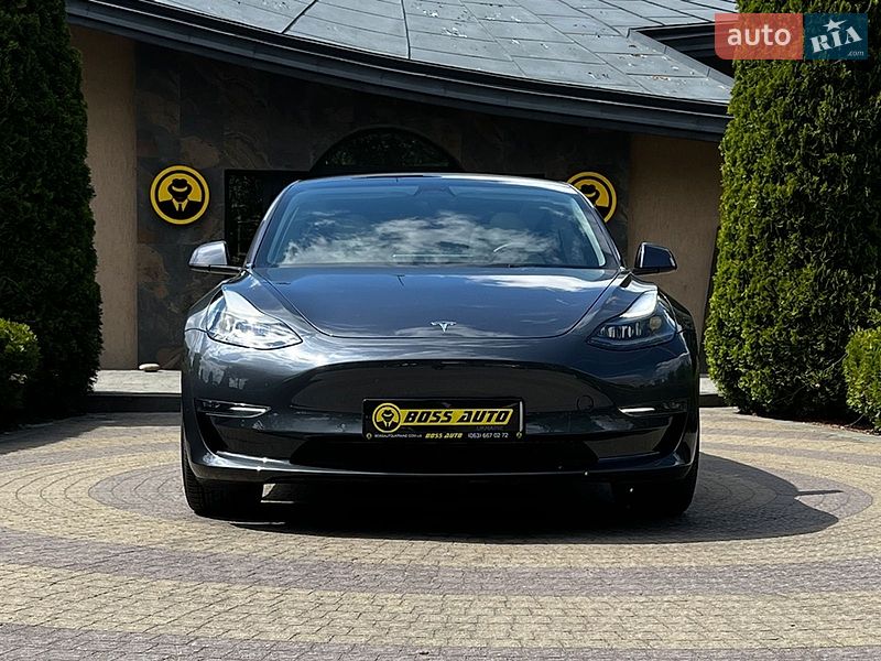 Седан Tesla Model 3 2022 в Львове