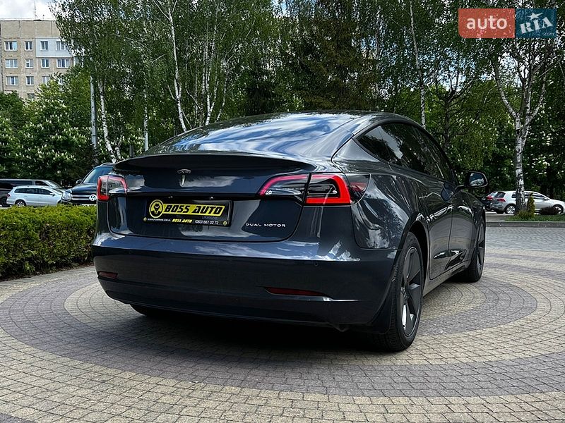 Седан Tesla Model 3 2022 в Львове