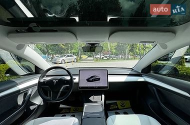 Седан Tesla Model 3 2022 в Львове