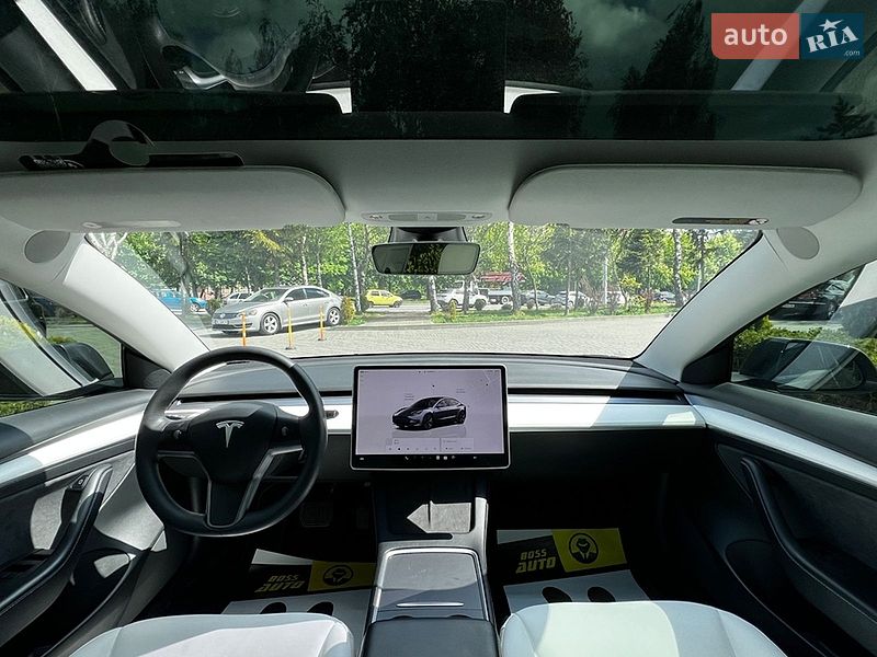 Седан Tesla Model 3 2022 в Львове