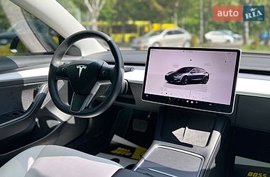 Седан Tesla Model 3 2022 в Львове