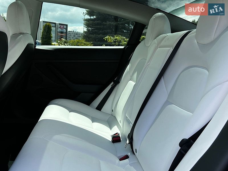 Седан Tesla Model 3 2022 в Львове