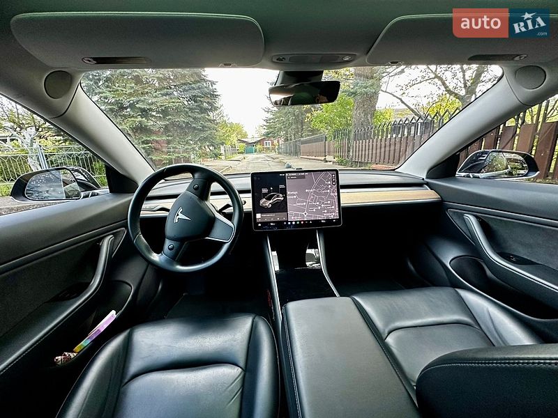 Седан Tesla Model 3 2019 в Чернигове