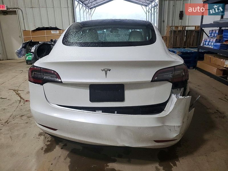 Седан Tesla Model 3 2021 в Львові