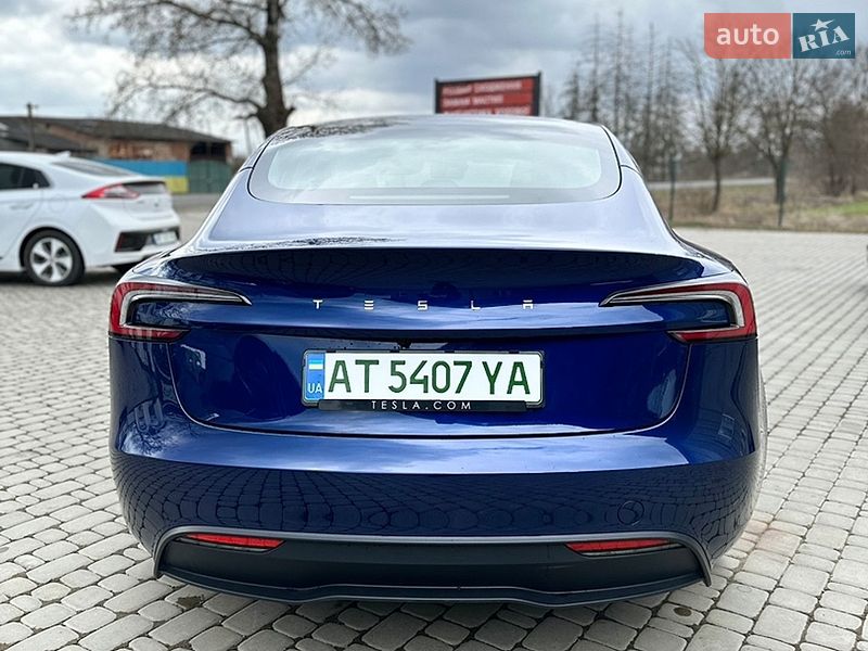 Седан Tesla Model 3 2024 в Коломые