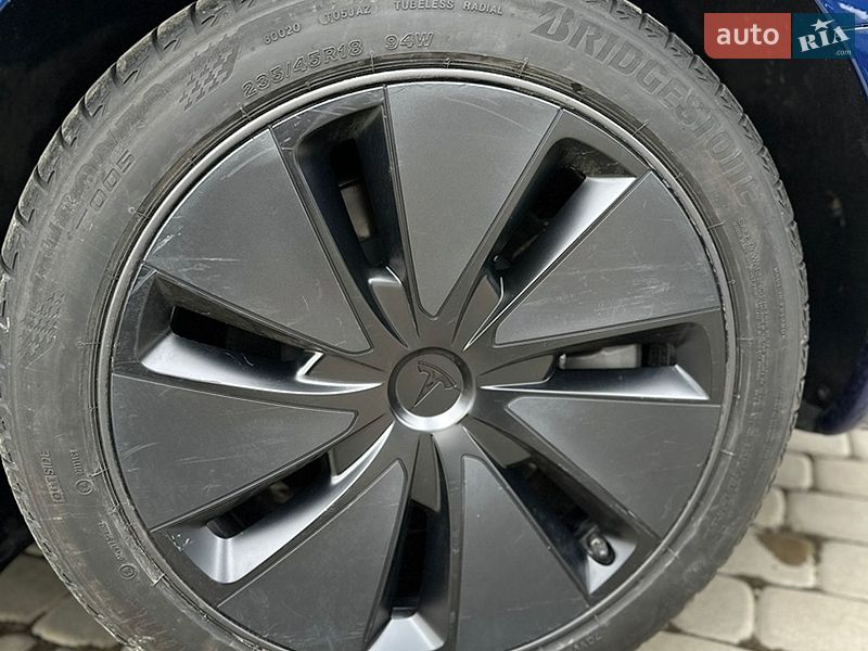 Седан Tesla Model 3 2024 в Коломые