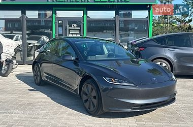 Седан Tesla Model 3 2025 в Киеве