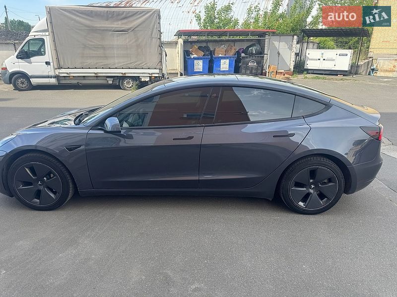 Седан Tesla Model 3 2022 в Киеве