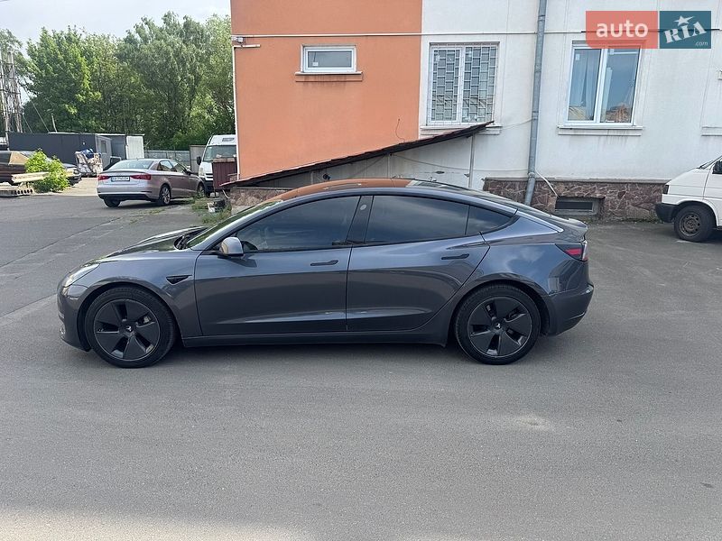 Седан Tesla Model 3 2022 в Киеве