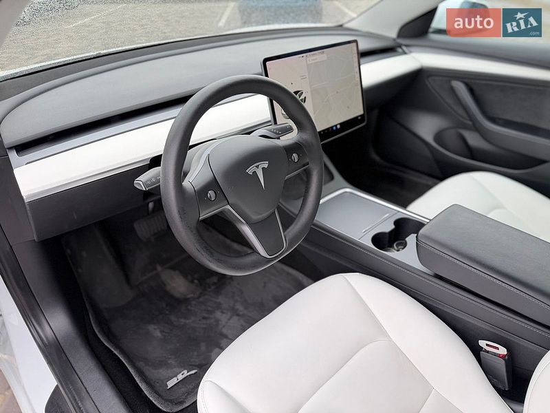 Седан Tesla Model 3 2022 в Броварах