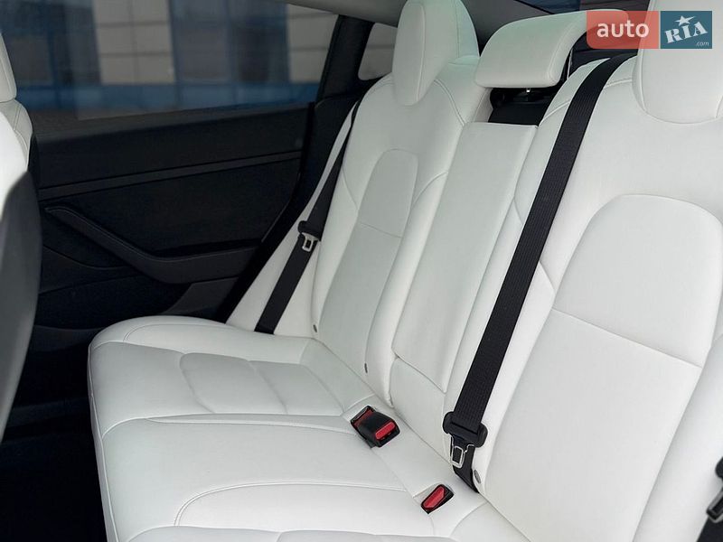 Седан Tesla Model 3 2022 в Броварах