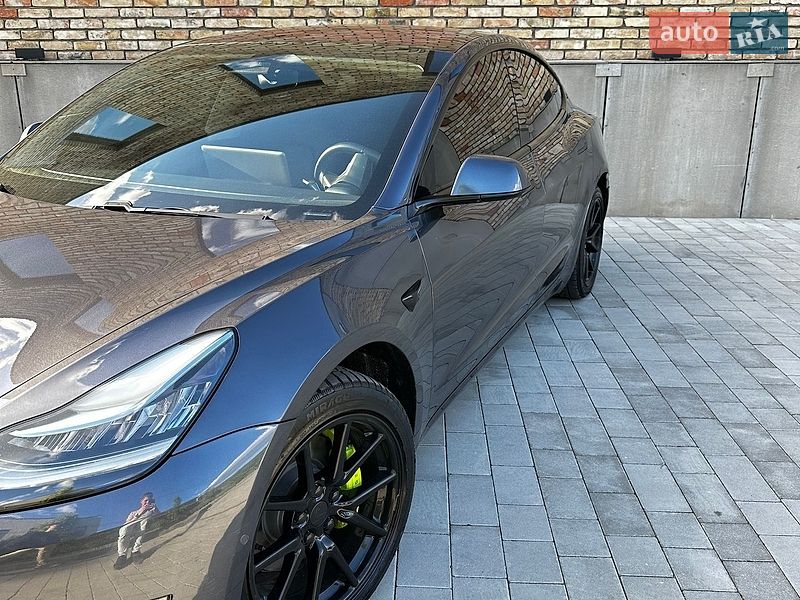 Седан Tesla Model 3 2018 в Луцке