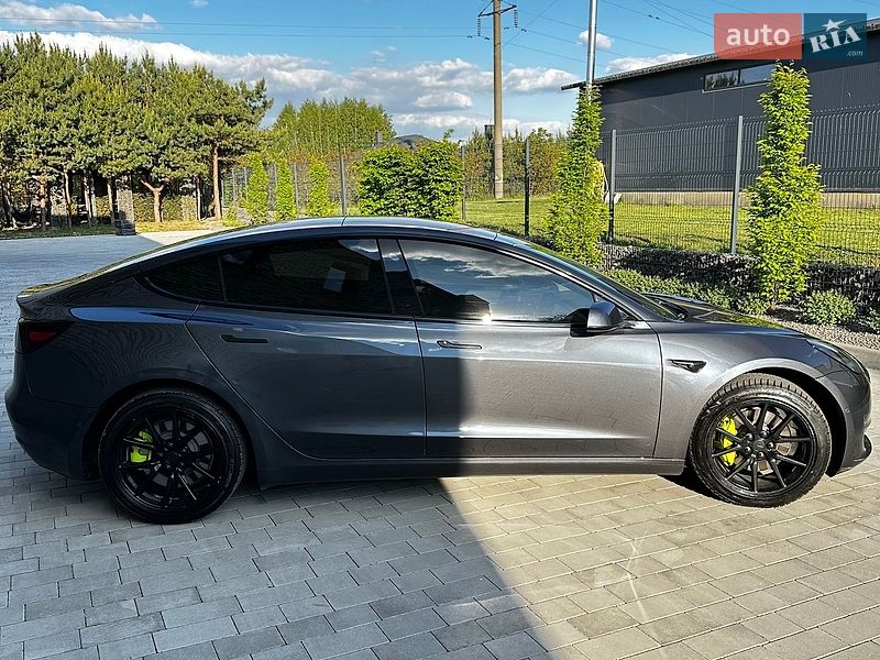 Седан Tesla Model 3 2018 в Луцке