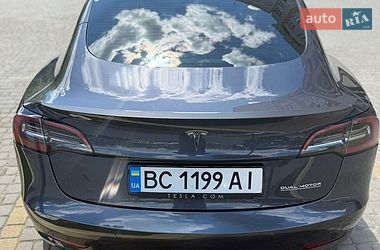 Седан Tesla Model 3 2021 в Львові