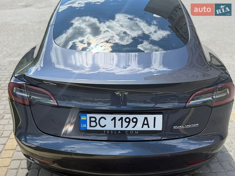 Седан Tesla Model 3 2021 в Львові