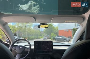 Седан Tesla Model 3 2021 в Львові