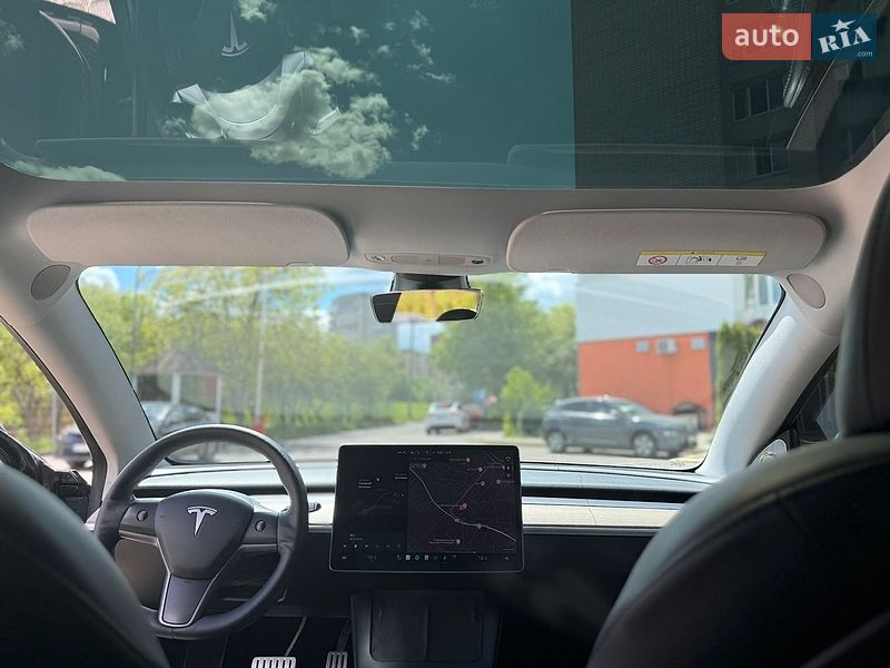Седан Tesla Model 3 2021 в Львові