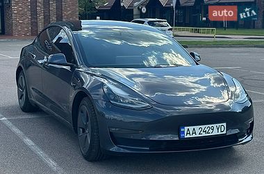 Седан Tesla Model 3 2021 в Киеве
