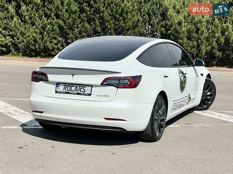 Седан Tesla Model 3 2022 в Киеве