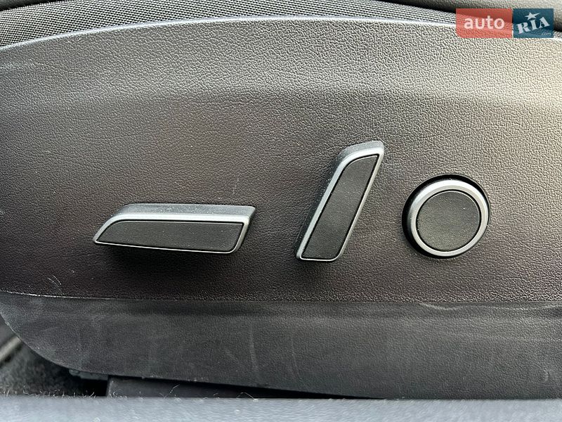 Седан Tesla Model 3 2022 в Киеве