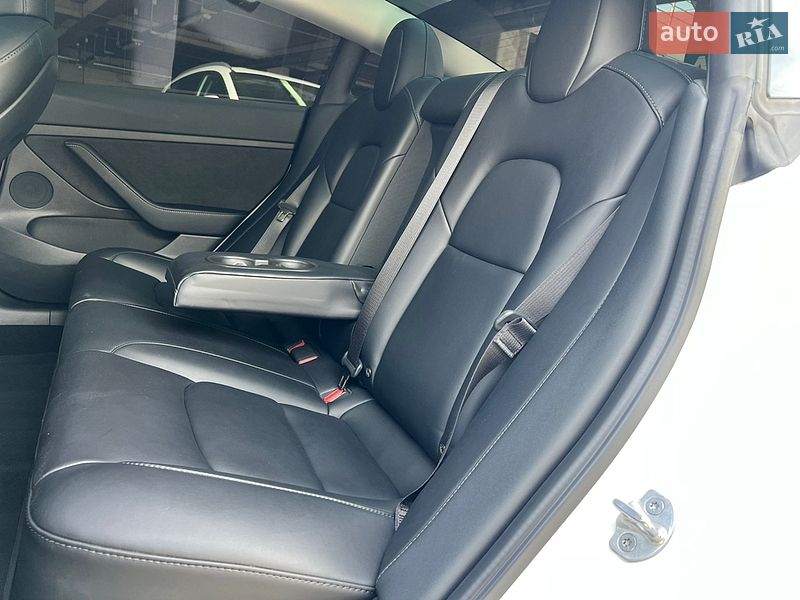 Седан Tesla Model 3 2022 в Киеве