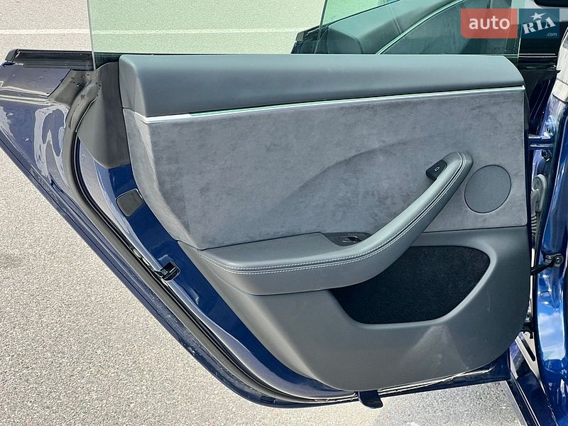 Седан Tesla Model 3 2024 в Киеве