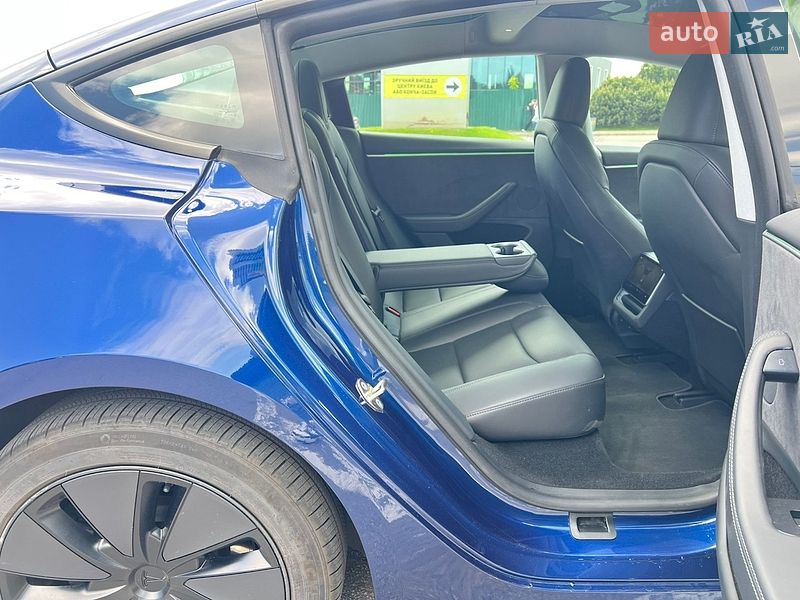 Седан Tesla Model 3 2024 в Киеве