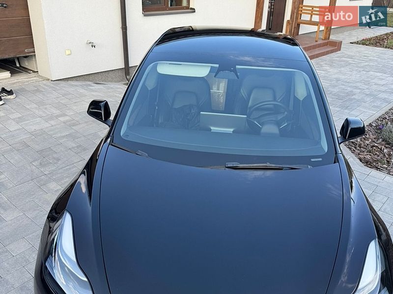 Седан Tesla Model 3 2023 в Житомирі