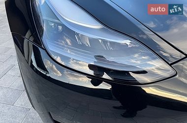 Седан Tesla Model 3 2023 в Житомирі