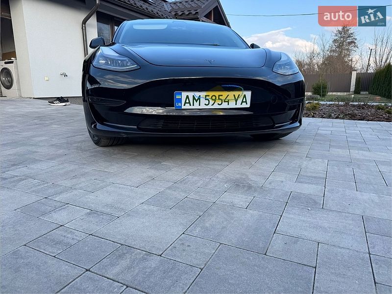 Седан Tesla Model 3 2023 в Житомирі