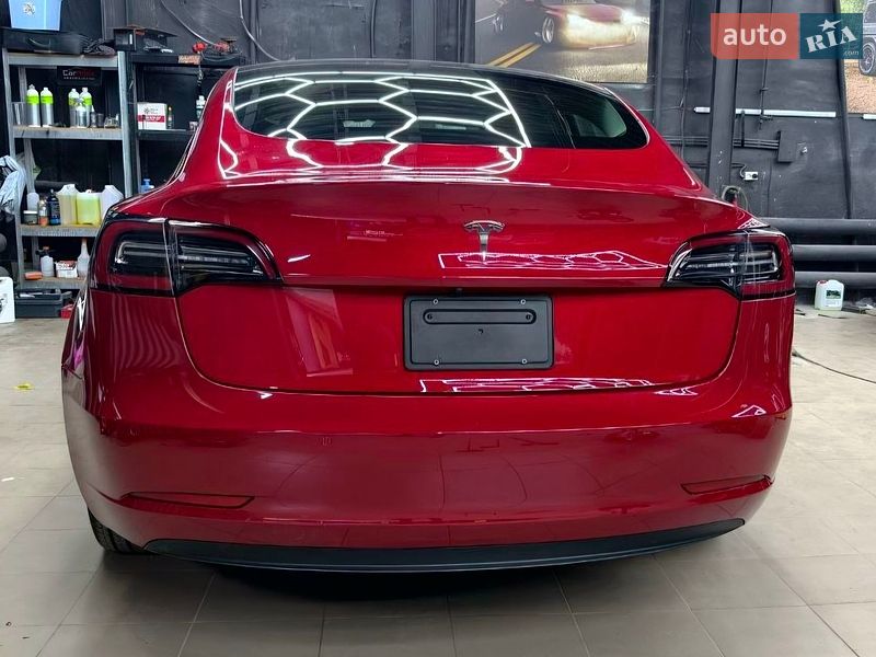 Седан Tesla Model 3 2022 в Вишгороді