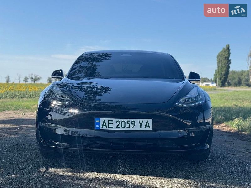 Седан Tesla Model 3 2019 в Киеве