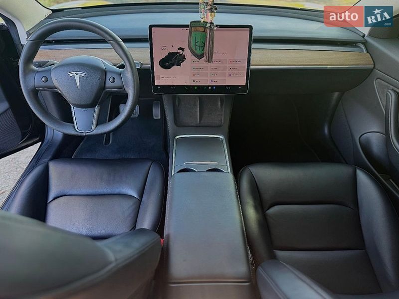 Седан Tesla Model 3 2019 в Киеве