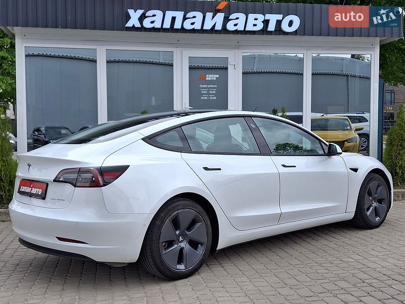 Седан Tesla Model 3 2021 в Львове