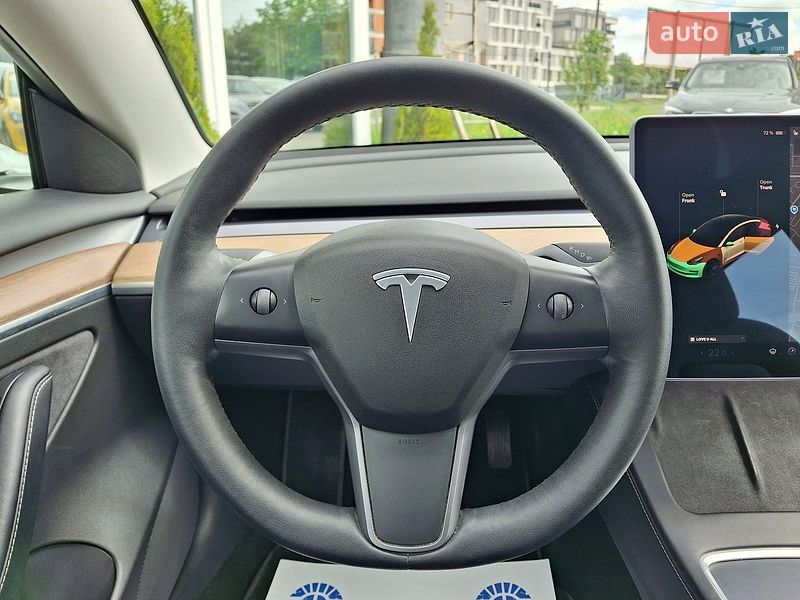 Седан Tesla Model 3 2021 в Львове