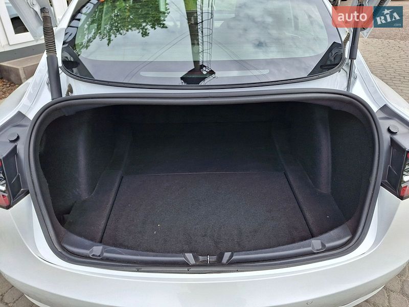 Седан Tesla Model 3 2021 в Львове