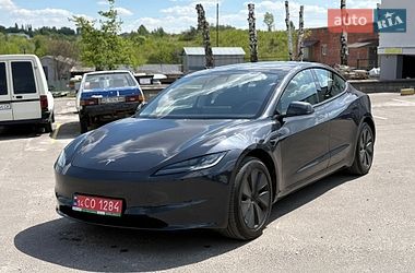 Седан Tesla Model 3 2025 в Ровно