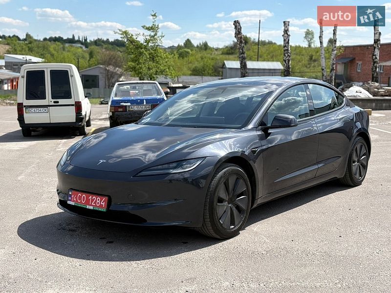 Седан Tesla Model 3 2025 в Рівному