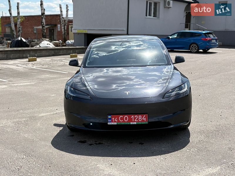 Седан Tesla Model 3 2025 в Рівному
