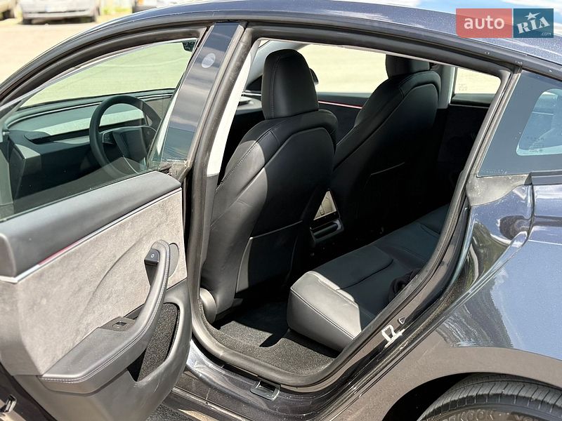 Седан Tesla Model 3 2025 в Рівному