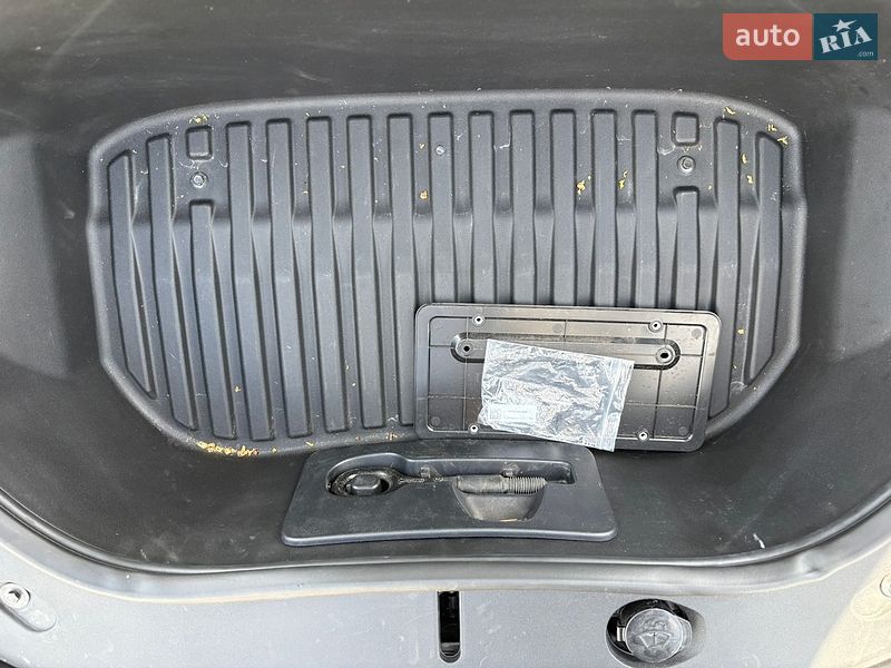 Седан Tesla Model 3 2025 в Рівному