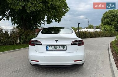 Седан Tesla Model 3 2020 в Києві