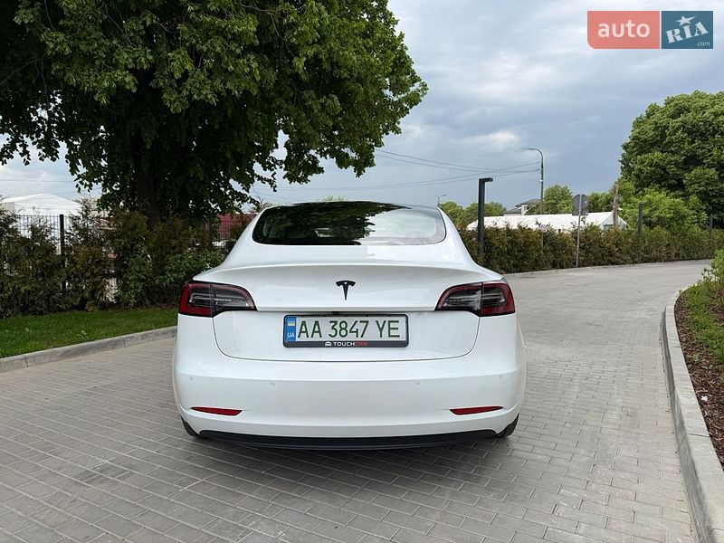 Седан Tesla Model 3 2020 в Києві