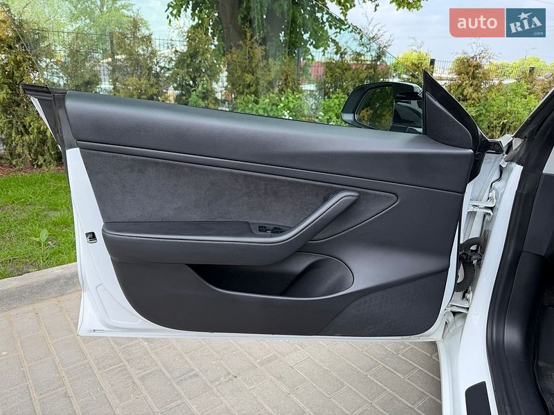 Седан Tesla Model 3 2020 в Києві